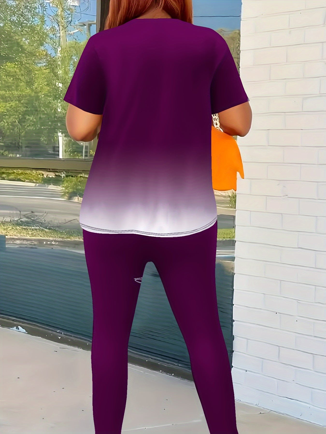 Katta o'lchamdagi Blessed print ikki qismli to'plam: Ayollar uchun crew neck qisqa yengli ko'ylak va shimlar.