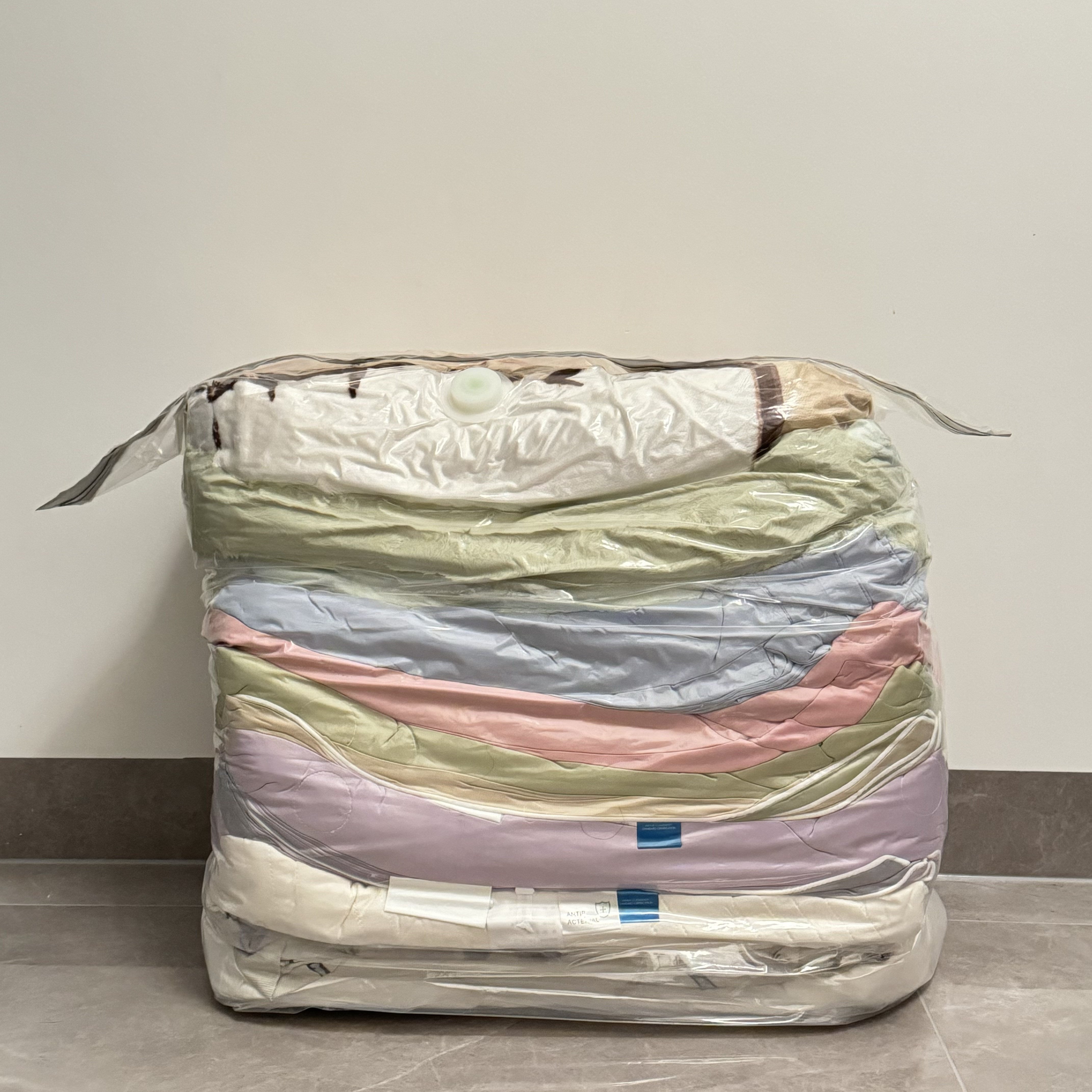 Extra Large Vacuum Storage Bag for Comforters Blankets Clothes Quilts Duvets