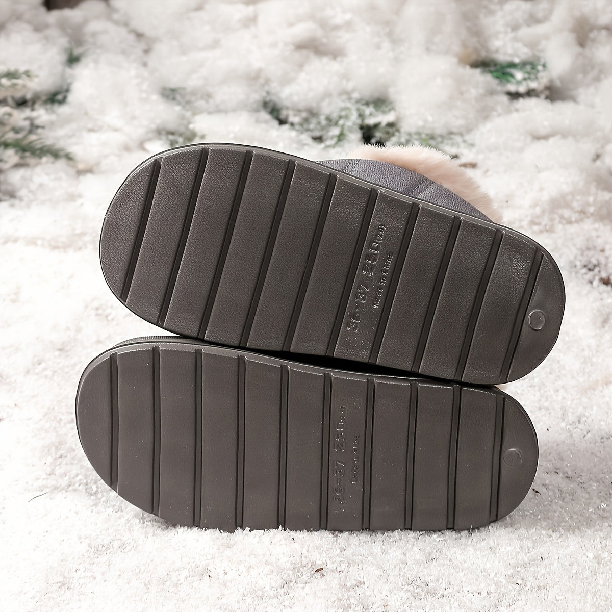 Women’s Faux Fur Lined Cozy Indoor Slippers Black Slip-On House Shoes