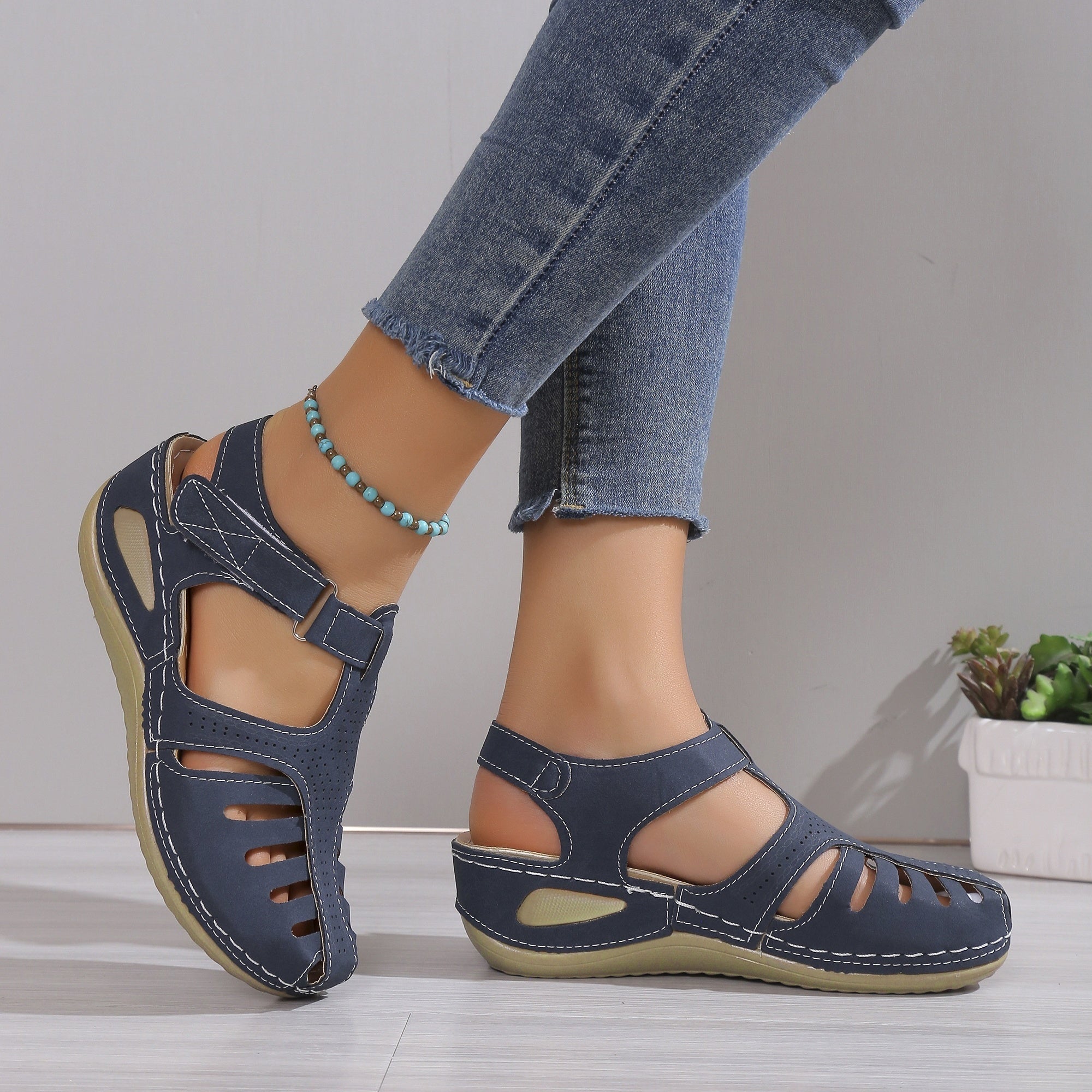 Women's Wedge Sandals Platform Heel Ankle Strap Round Toe Solid Color Summer
