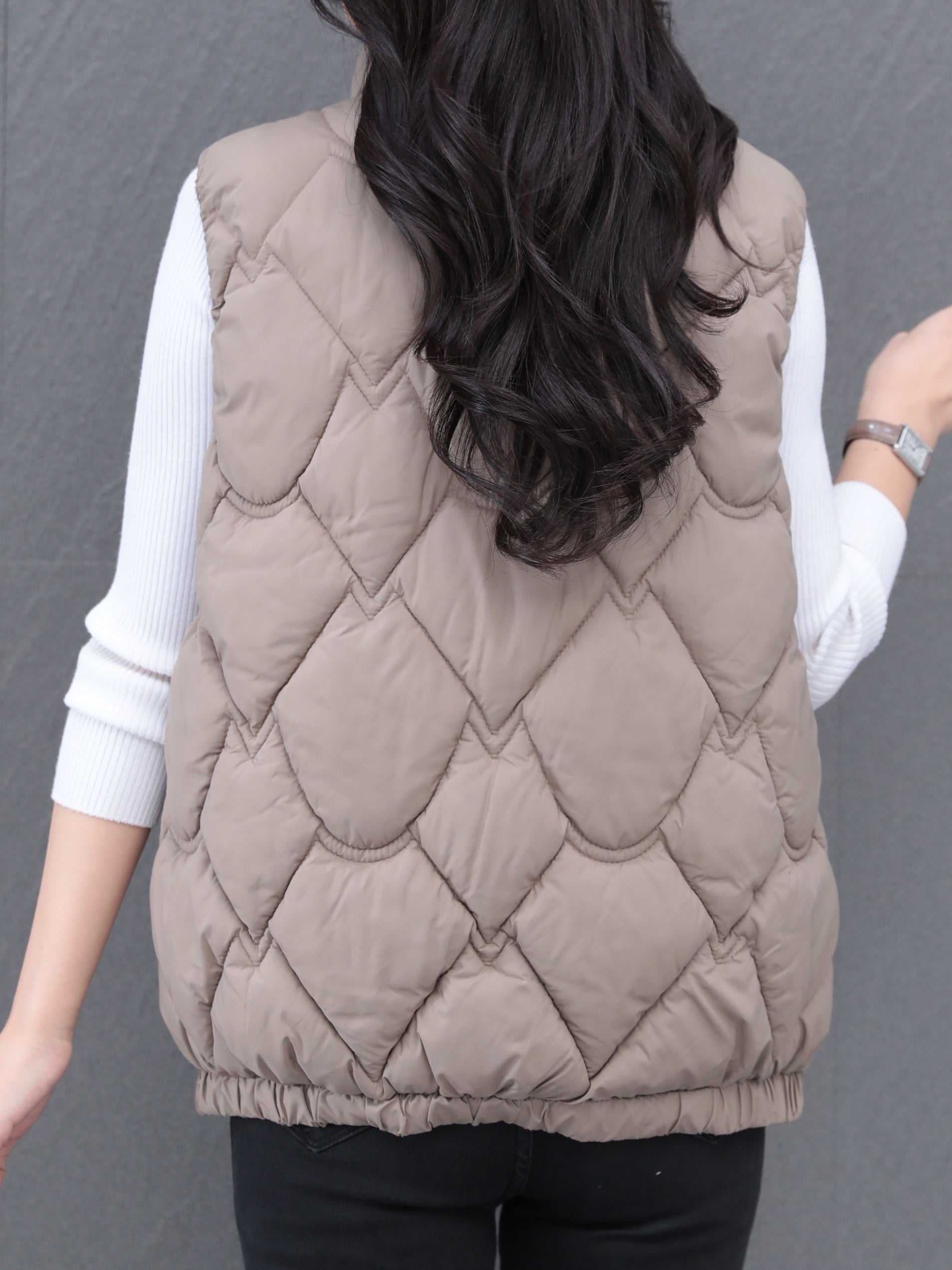 Women's Polyester Vest with Quilted Stand Collar Zipper Closure Pleated Hem Fall Winter Casual