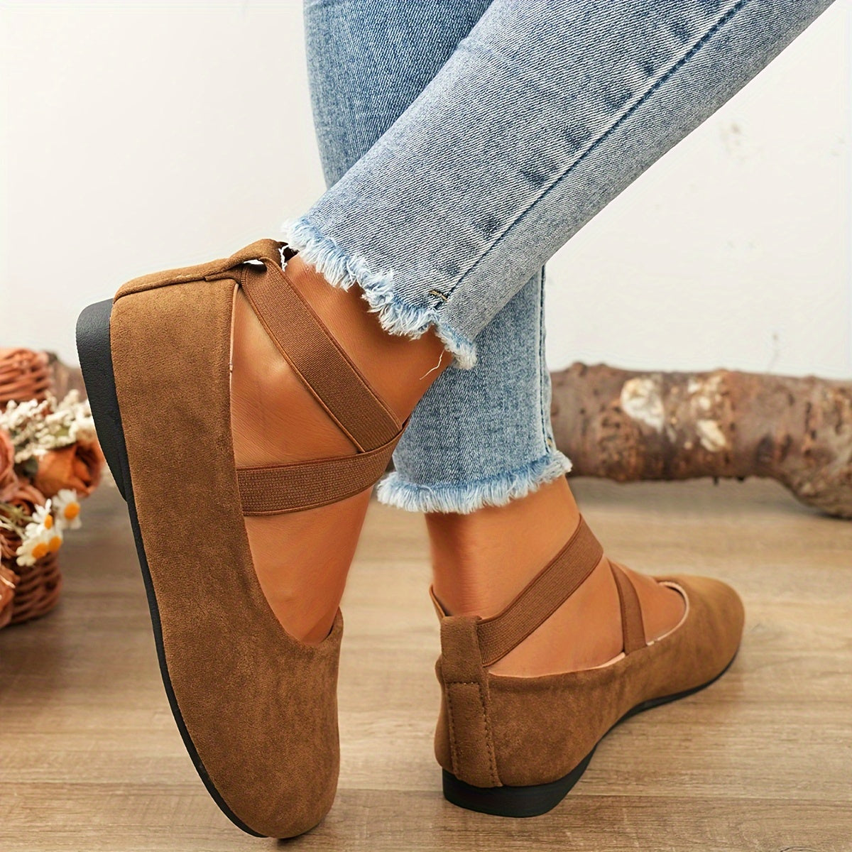 Ayollar uchun tasodifiy ballet poyabzallari, bilak tasmasi bilan, engil mato ustki qismi va barcha mavsumlar uchun qulaylik uchun sun'iy taglik.