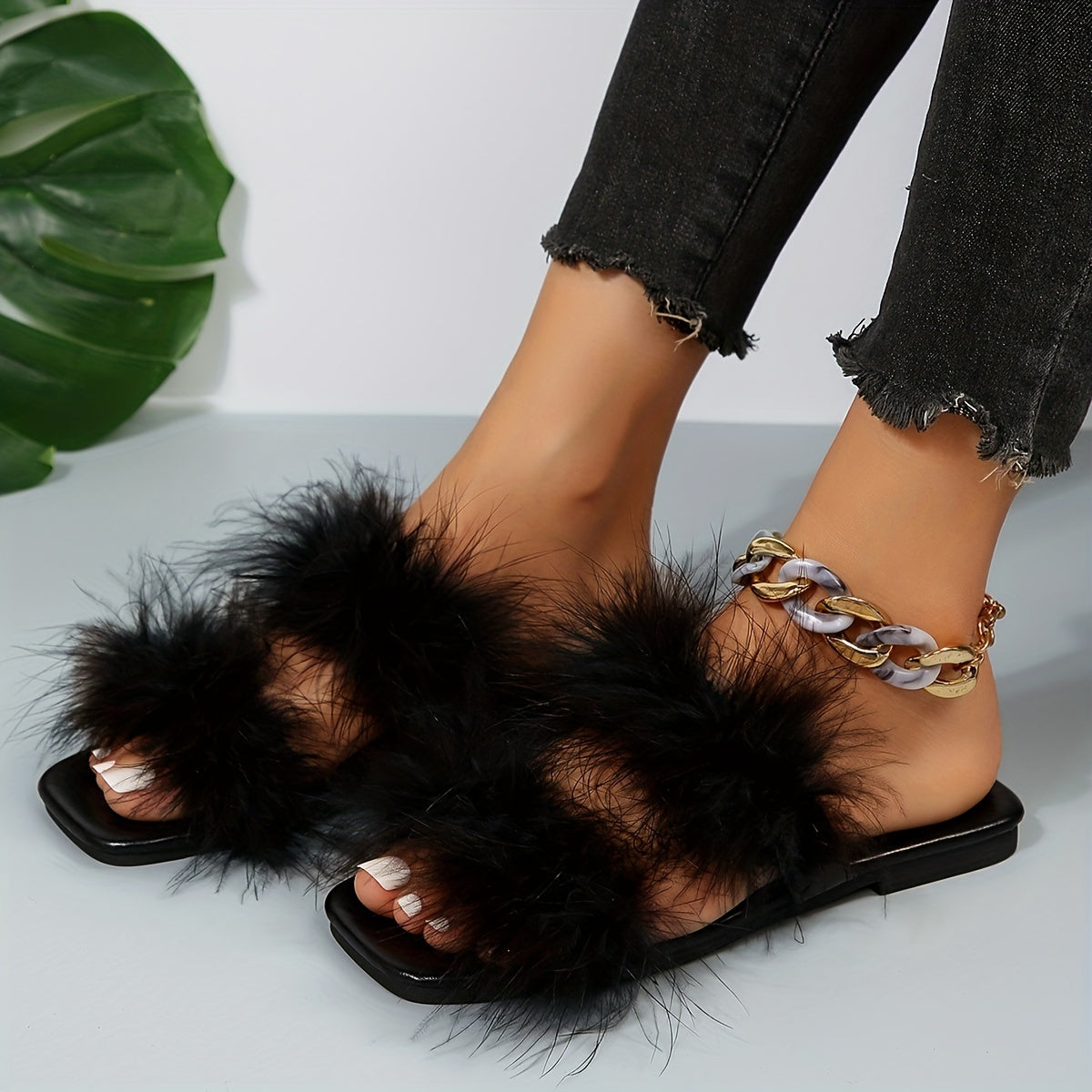 Ayollar yozgi tekis slaydlar, bir rangli mato bilan, qattiq dizayni, orqa va barmoqli sandal.