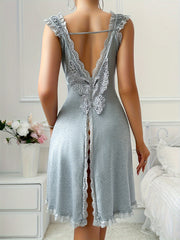 Ayollar uchun V-shaklidagi bo'yin va yirtilgan pastki qismi bilan qizil ipli uyqu libosi, qulay tunika.