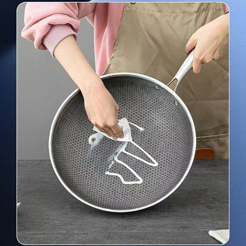 Honeycomb Non-Stick Uncoated Wok, zanglamas po'latdan yasalgan oshpaz tutqichi bilan, chizishdan himoyalangan, gaz va induksion plitalar uchun mos, faqat qo'l bilan yuvish uchun mo'ljallangan qozon.