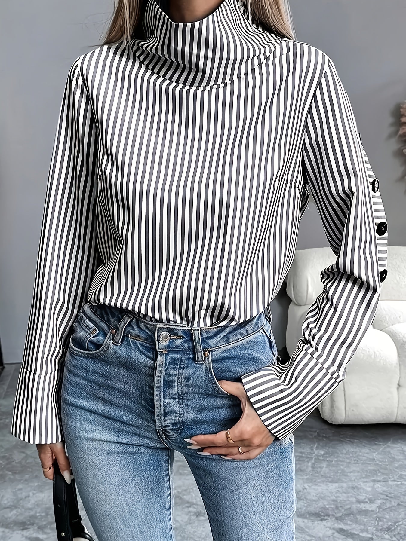 Plus o'lchamli ayollar uchun uzun qolli chiziqli kofta qora tugma oldi ko'rinmaydigan