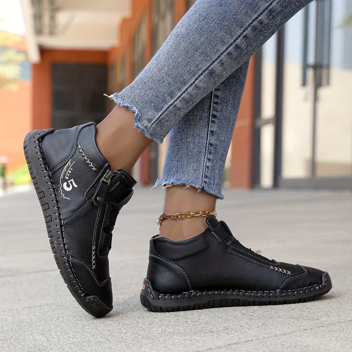 Women's All-Season Hand-Stitched British Style Lace-Up Cross Training Shoes in Multiple Colors