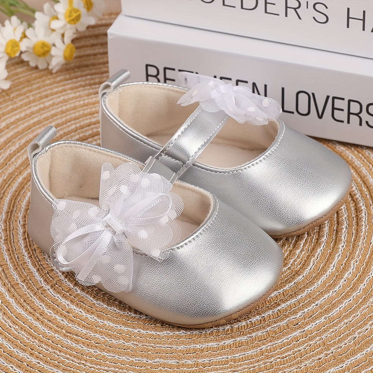 Bahor va kuzda yurishni o'rganishda yordam beradigan PU shabadasi bilan bog'langan Mary Jane chaqaloq qizlar uchun poyabzal va Sehrli lenta