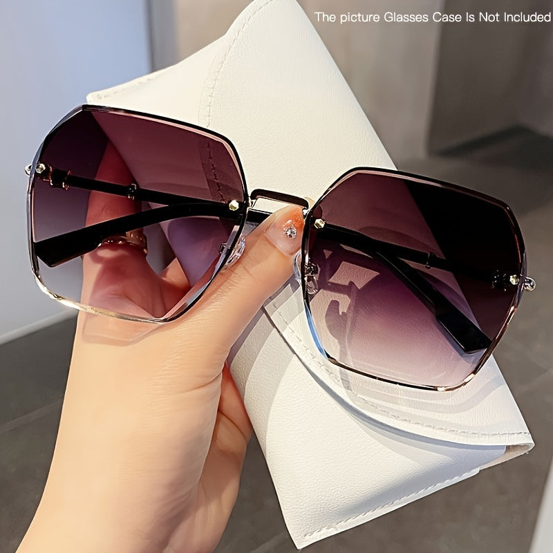 Yuqori darajadagi ayol modasi uchun kesilgan qirralarga ega, hashamatli ramkasiz Y2K poligon ziyofat ko'zoynaklari.