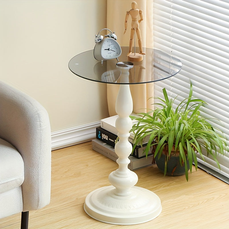 Skandinaviyalik Zamonaviy Minimalistik Burchak, Temir Qayta Ishlangan Ta'siri Bilan: Yotoqxona Qahva Stoli, Balkon To'plami, Kichik Dumaloq Stol, Divan va Temperli Shisha Mehmonxona Mebelini O'z Ichiga Oladi, Zamonaviy Uy Bezash Uchun.