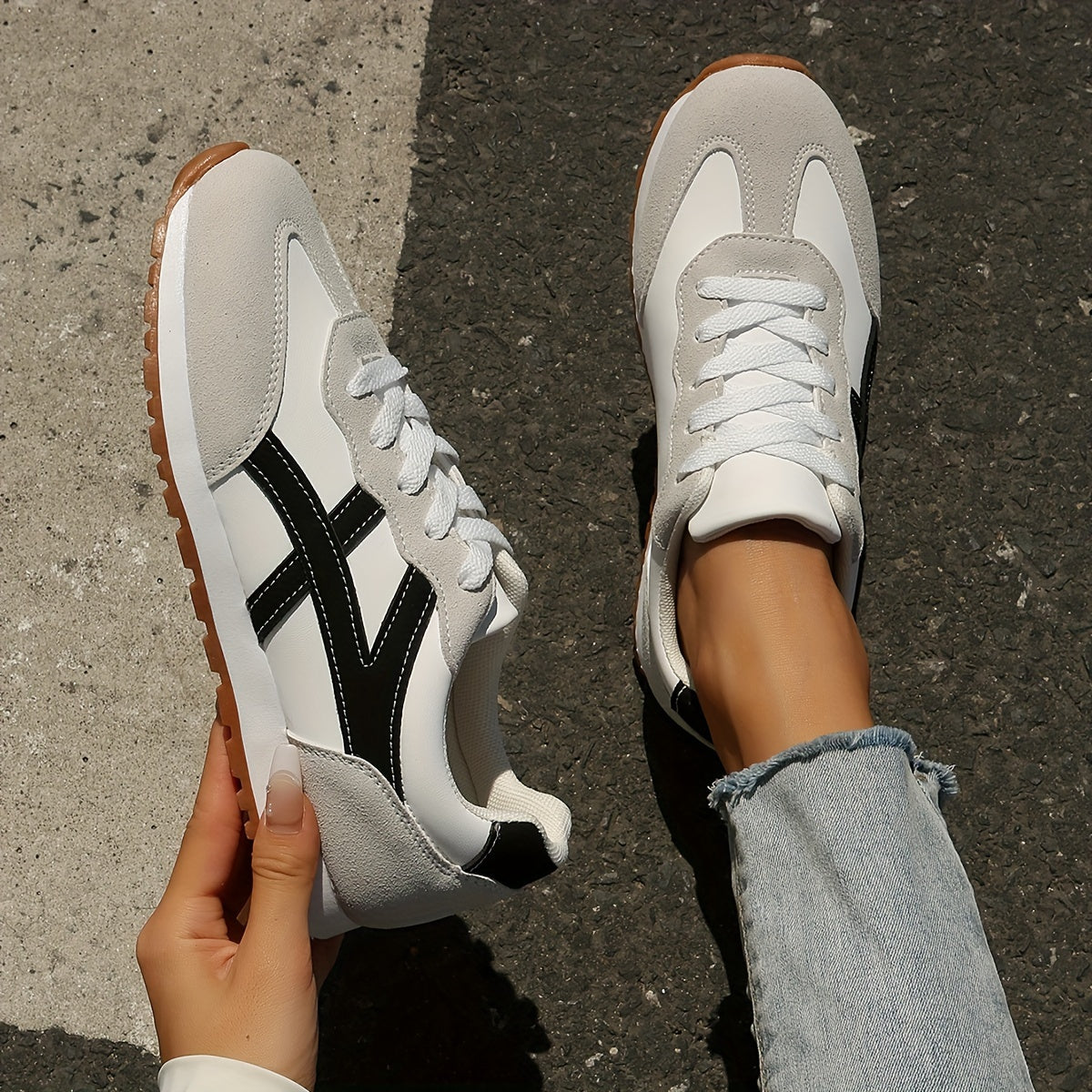 Women's Casual Sneakers Breathable Non-Slip Lace-Up Shoes
