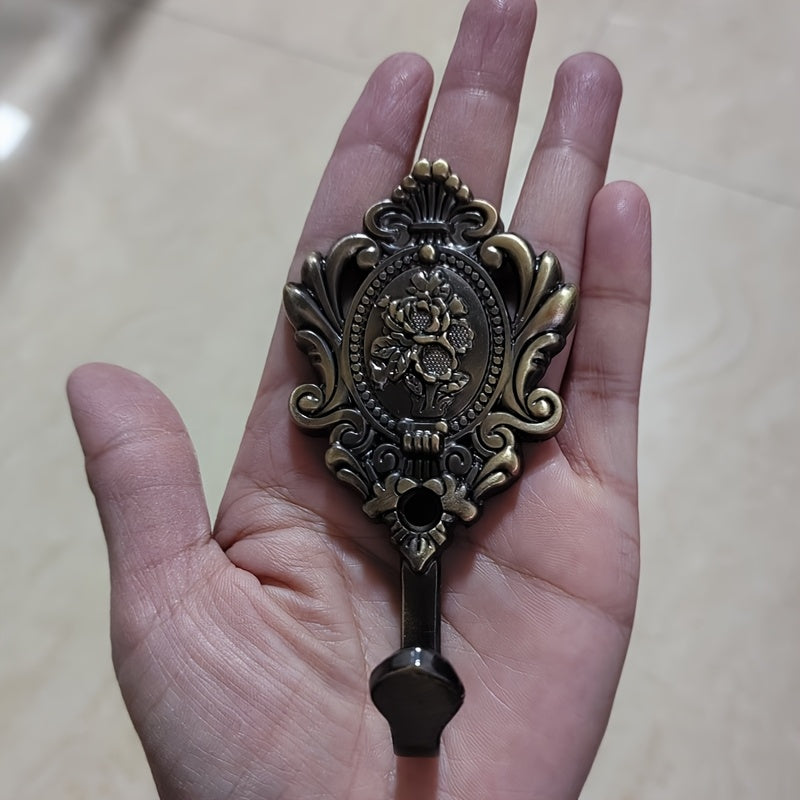 Vintage European-Style Zinc Alloy Gold Fan-Shaped Wall Hooks for Bathroom and Home Decor