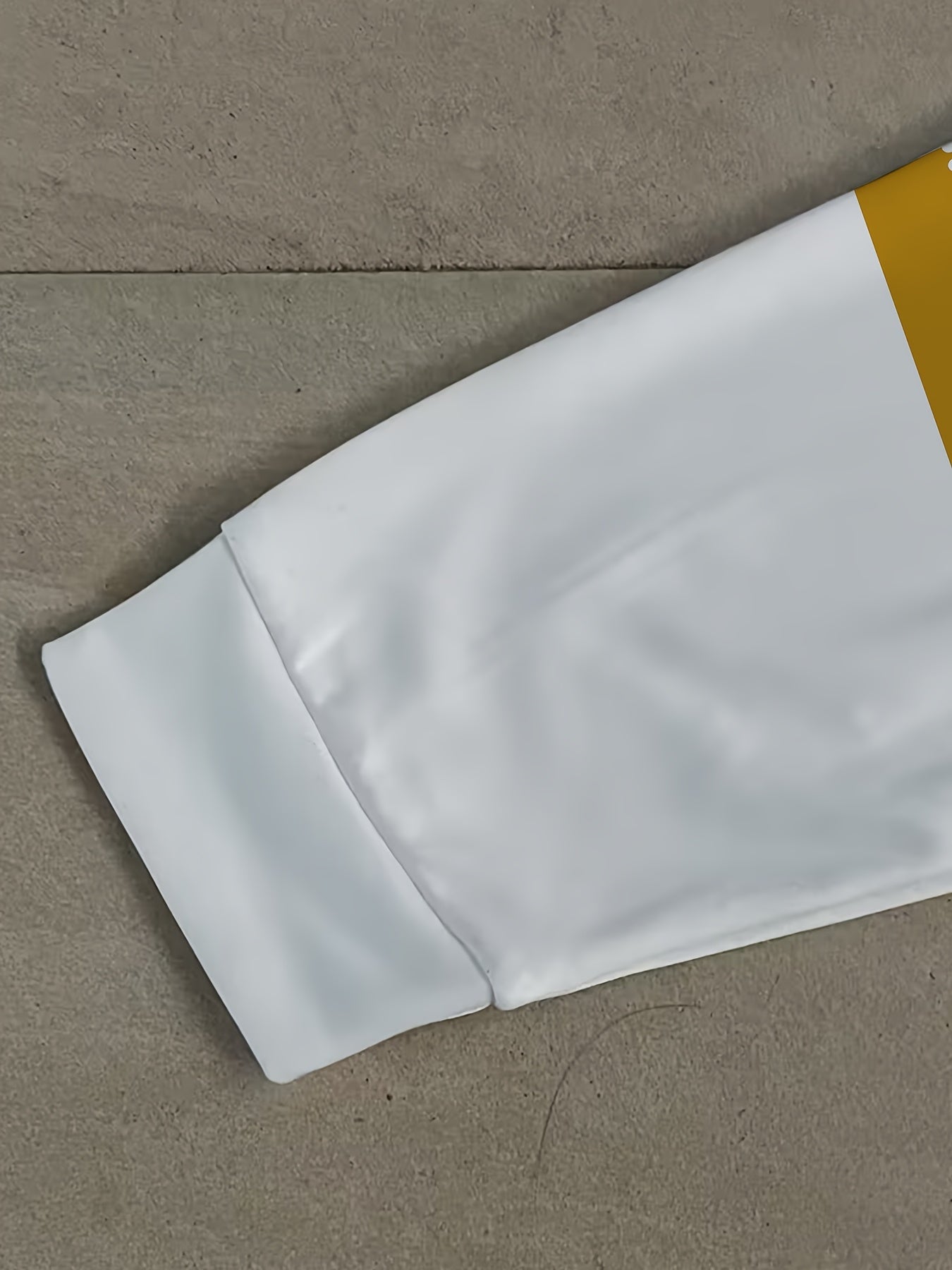 Erkaklar uchun raqamli bosma kapüşonli sviter, polyester matodan, uzun yenglar, ozgina cho'zilish, naqshli dizayn va katta o'lchamlarda mavjud.