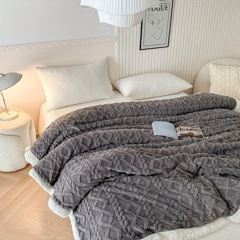 Reversible Polyester Fleece Sherpa Bed Blanket with Geometric Pattern for All Seasons