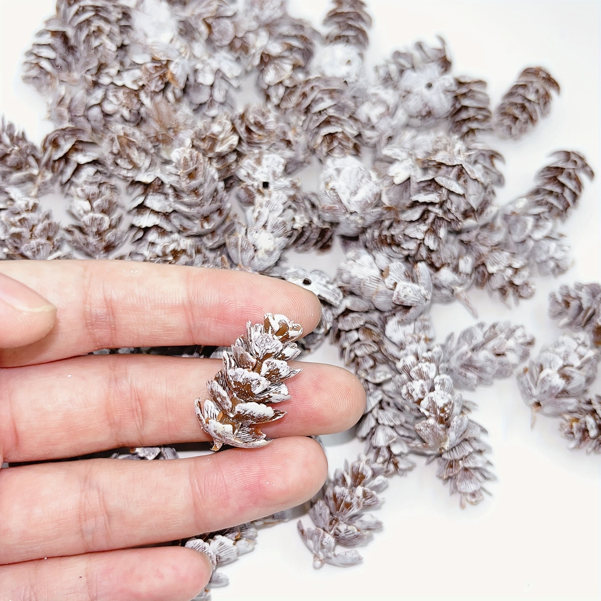 Sun'iy qor, Yalpi konuslar, Rojdestvo bezaklari uchun 30/50 dona plastik qish bezaklari