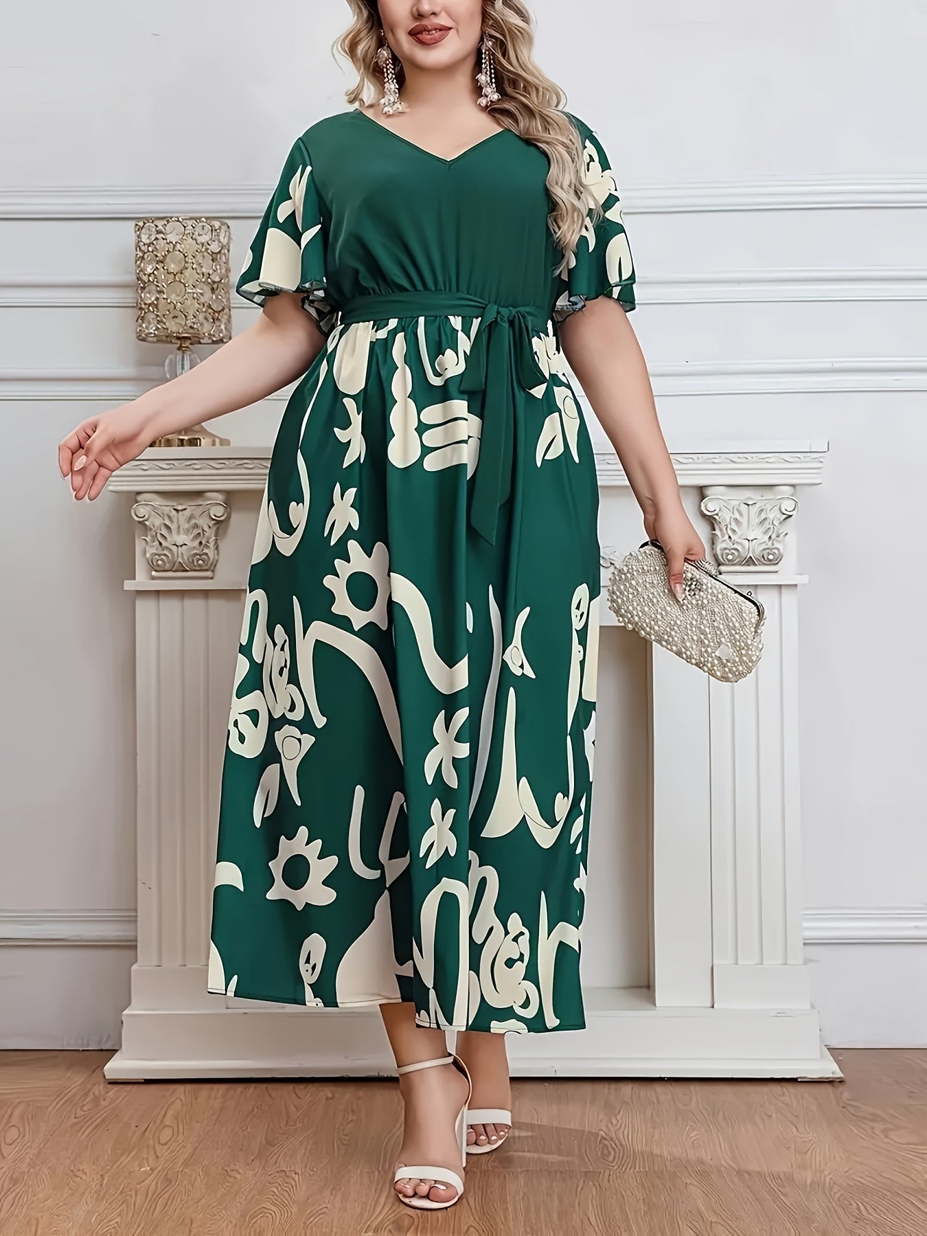 Платье с крупным цветочным принтом и заплатками, поясом, V-образным вырезом и короткими рукавами для весны и лета