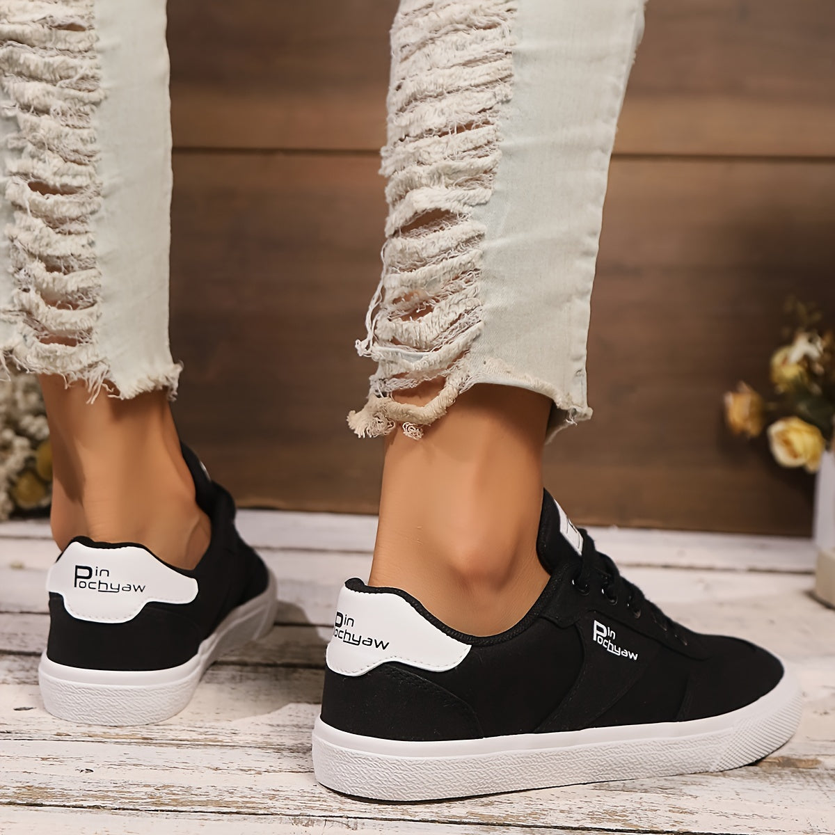 Women's Casual Flat Shoes with Laces Suitable for Outdoors