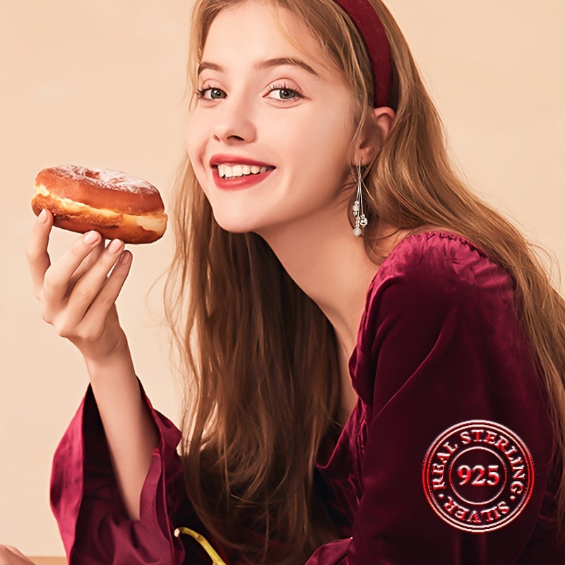 Серьги-капли из стерлингового серебра 925 пробы с дизайном серебристого кисточки, предлагающие высокое качество и гипоаллергенные украшения для повседневных свиданий. Идеально подходят для добавления штриха элегантности в любой женский наряд.