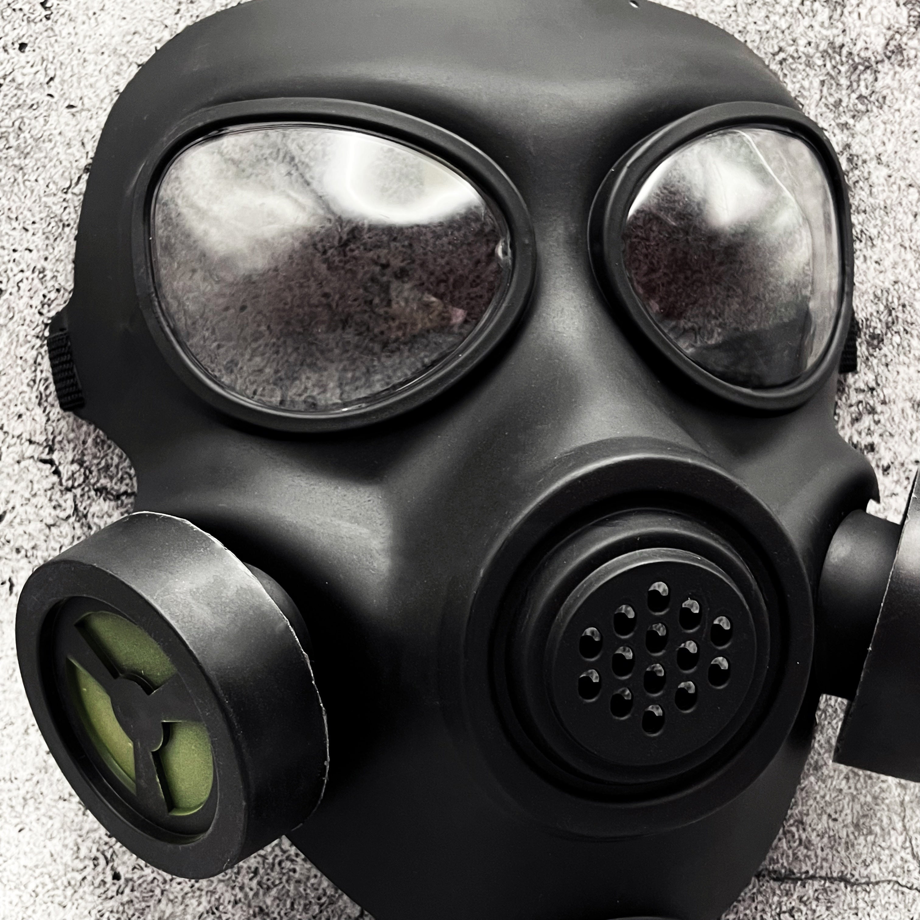 Military-Style Spooky Gas Mask Halloween Costume Mask PP Material No Batteries