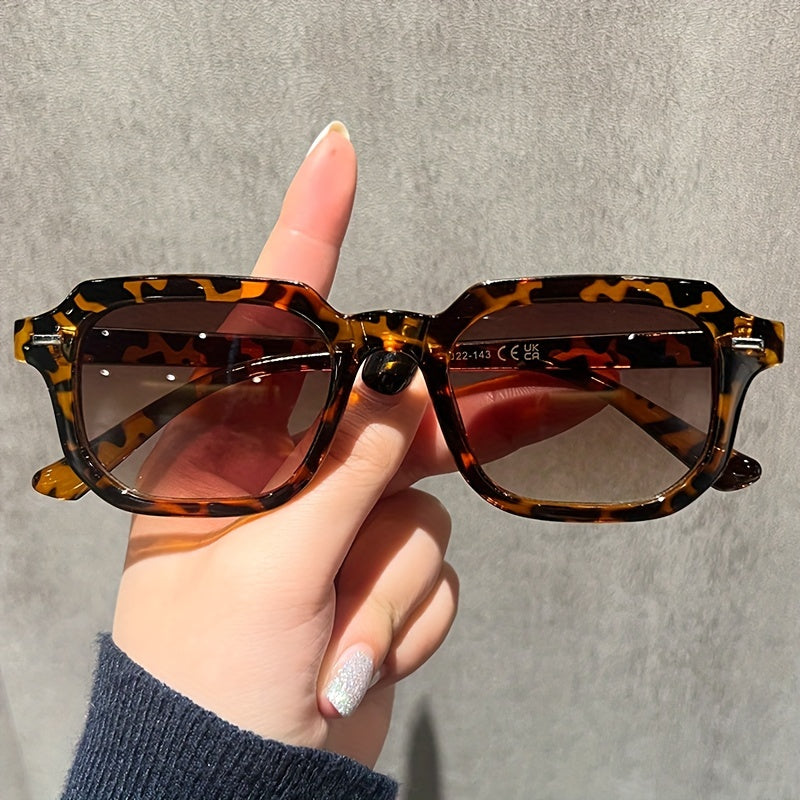 Katta kvadrat moda quyoshdan himoyalovchi ko‘zoynaklar ayollar uchun retro ko‘cha uslubi bilan metall g‘iloflar bilan