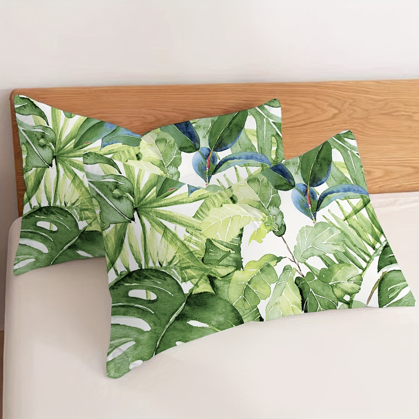 Set of 2 Green Leaf Print Pillowcases Soft Comfortable Easy to Clean
