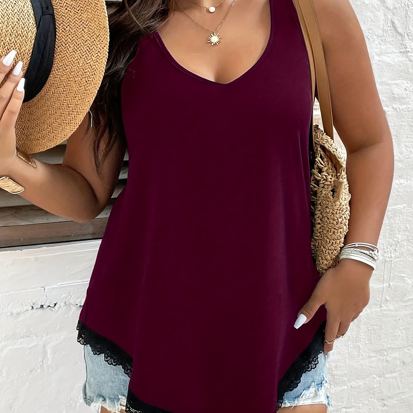 Women's Plus Size V-Neck Sleeveless Top with Lace Hem and Floral Details