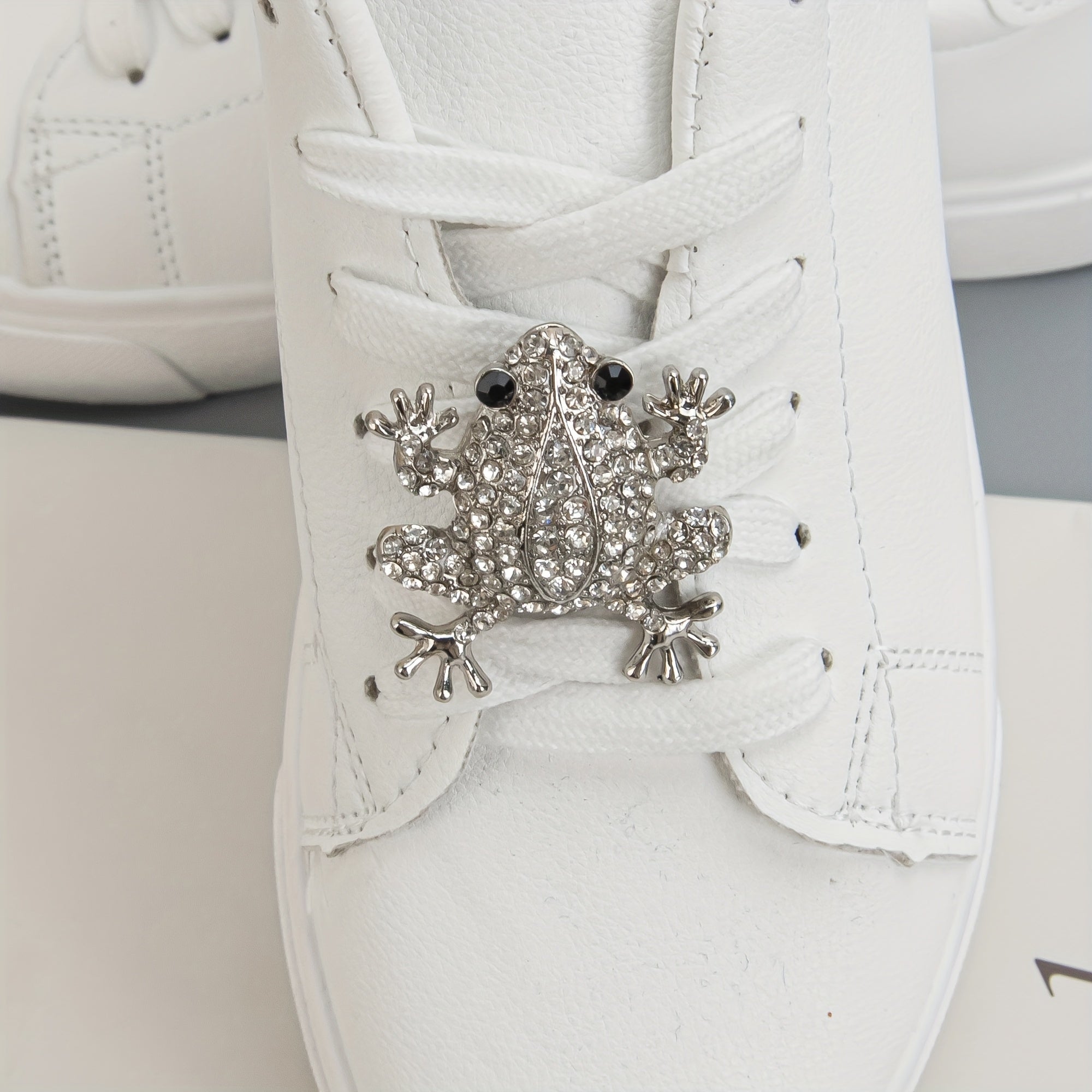 Unisex Rhinestone Embellished Frog-Shaped Shoe Decorations for Casual and Sports Shoes