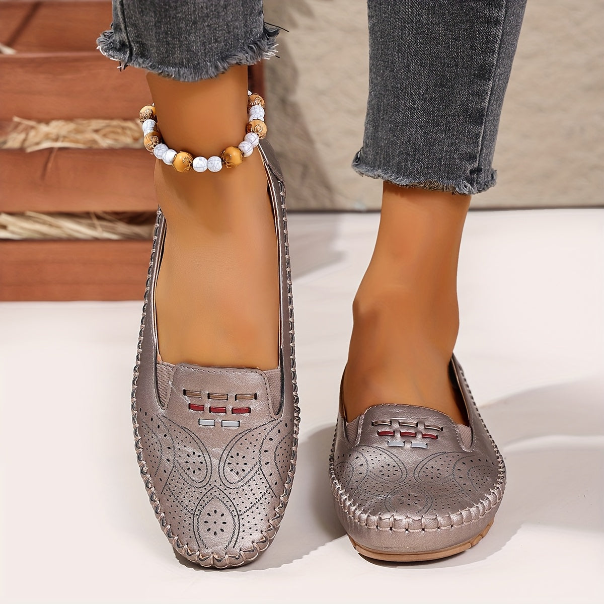 Ayollar uchun tekis poyabzal, bir rangli, kundalik, lazer bilan kiyiladigan, katta o'lcham