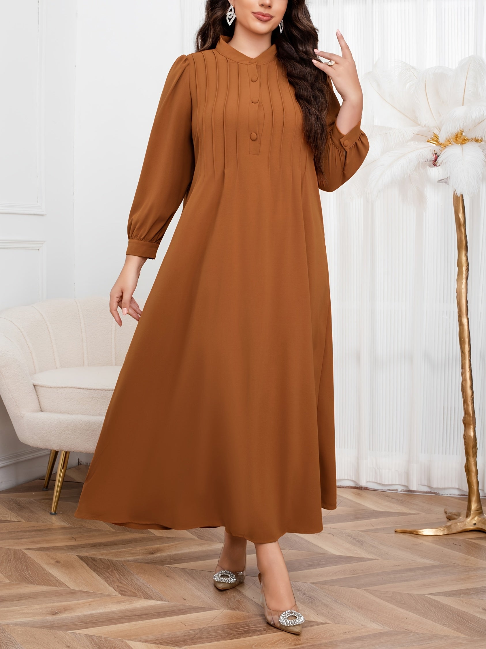 Plus o'lchamli uzun ko'ylak, jigarrang, erkin fit, oqimli, kuz-qish mavsumiga mos