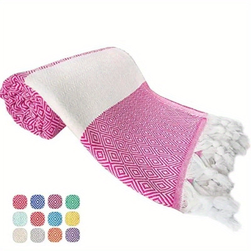 1 dona turk plyaj sochiq, jakardli romb dizayni bilan, tez quriydigan va qumga yopishmaydigan, o'lchami 71" x 39" (100 sm x 180 sm) plyaj va hammomda foydalanish uchun.