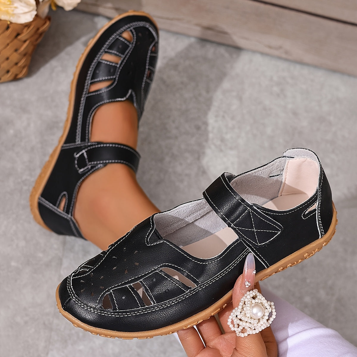 Women's Flat Sandals with Adjustable Ankle Strap Breathable PU Black White