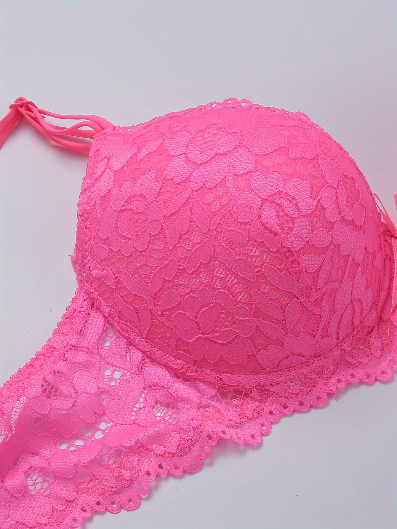 Ayollar uchun zamonaviy dantel brassi va ichki kiyim to'plami