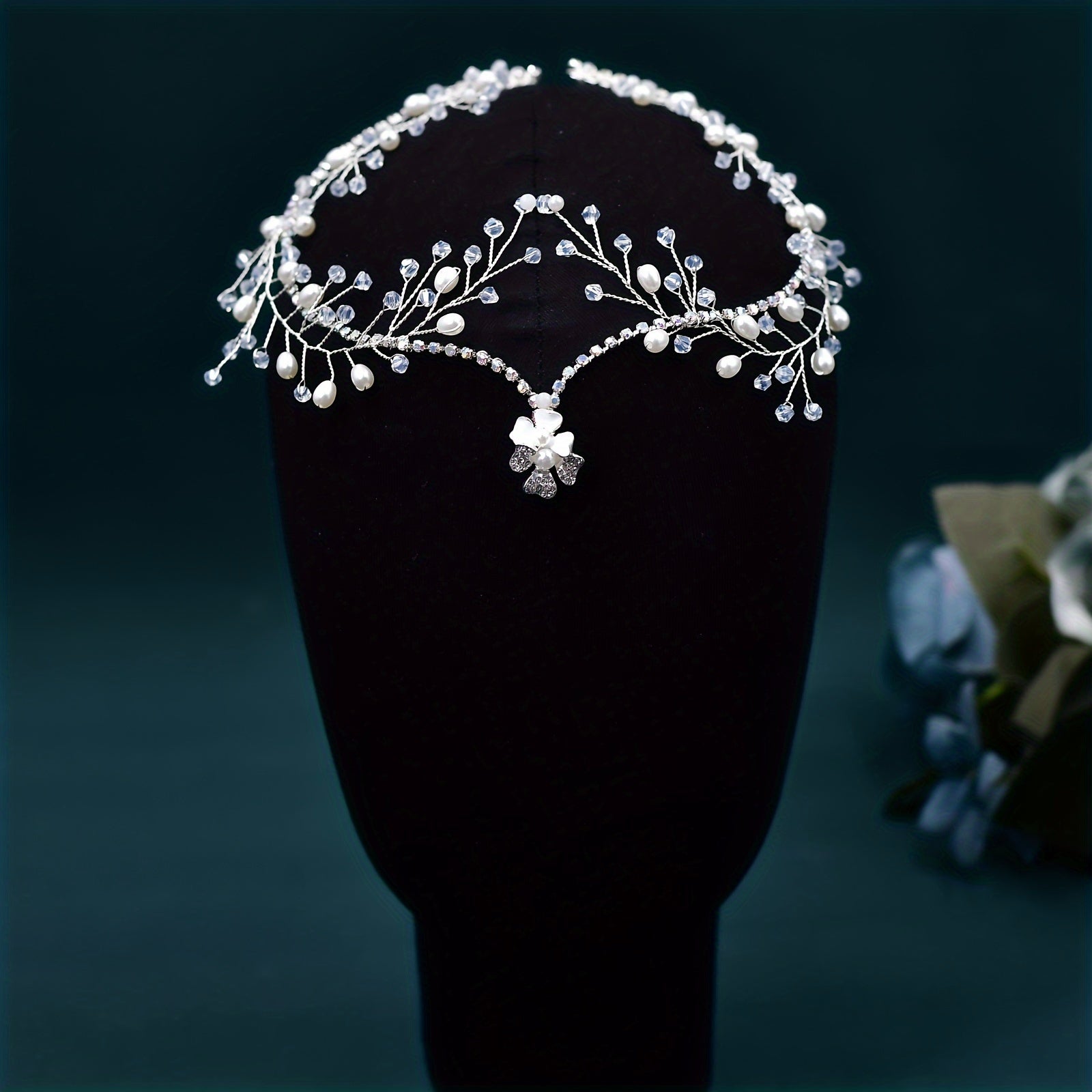 Beaded Hair Comb for Women with Rhinestone Pendant and Alloy Chain Bridal Hair Accessory