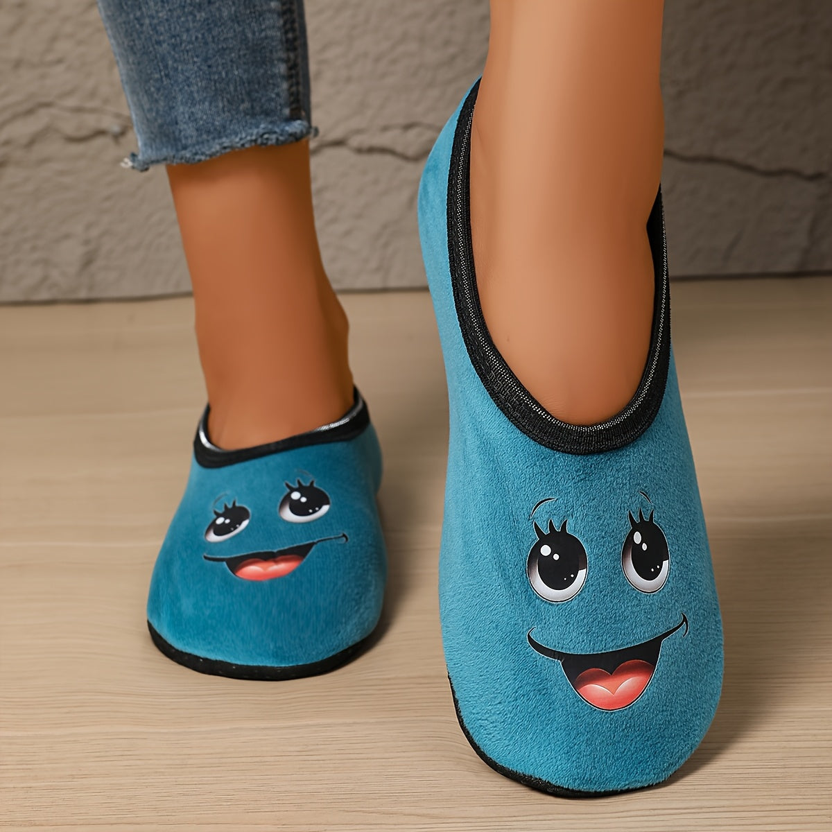 Women's Slip-On Slippers Breathable Fabric Soft Sole Indoor Outdoor Shoes