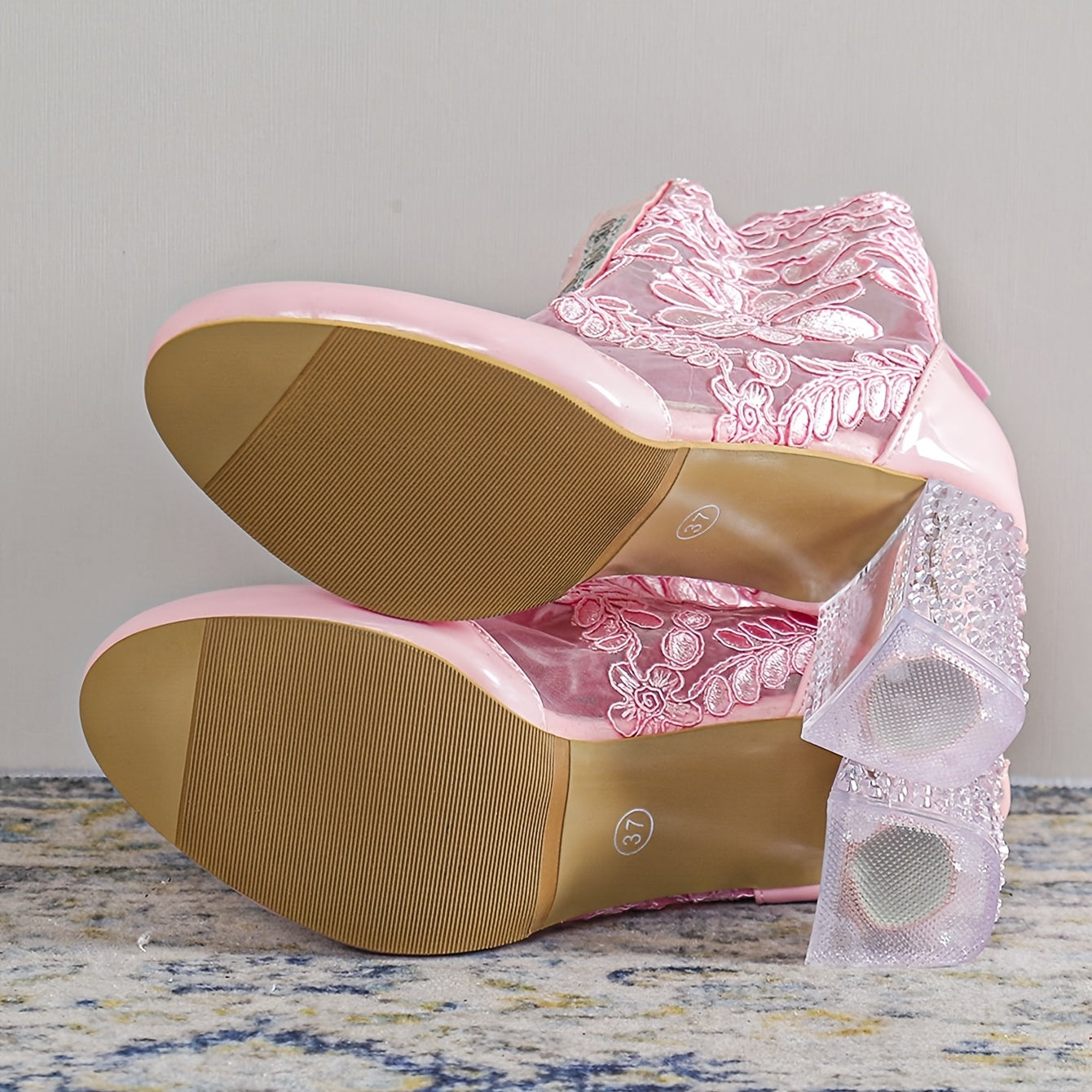 Женские кожаные ботинки на шнуровке с кружевом, розовые, прозрачные каблуки, короткие ботинки на молнии