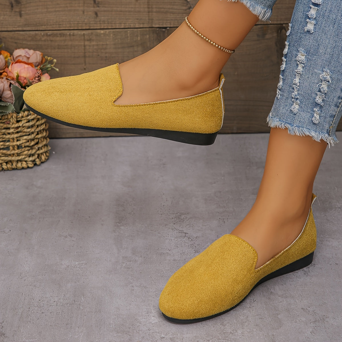 Women's Flat Shoes Solid Color Lightweight Fabric Slip-On Round Toe All-Season