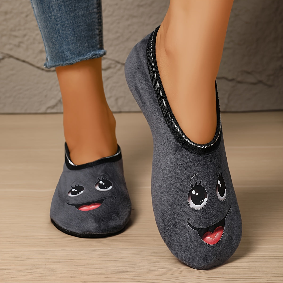 Women's Slip-On Slippers Breathable Fabric Soft Sole Indoor Outdoor Shoes