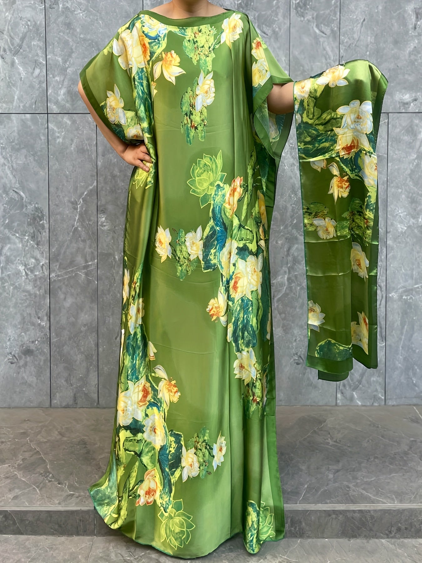 Plus o'lchamli O'rta Sharq an'anaviy kiyimlari gul bilan maxi kiyingan boshbog'li