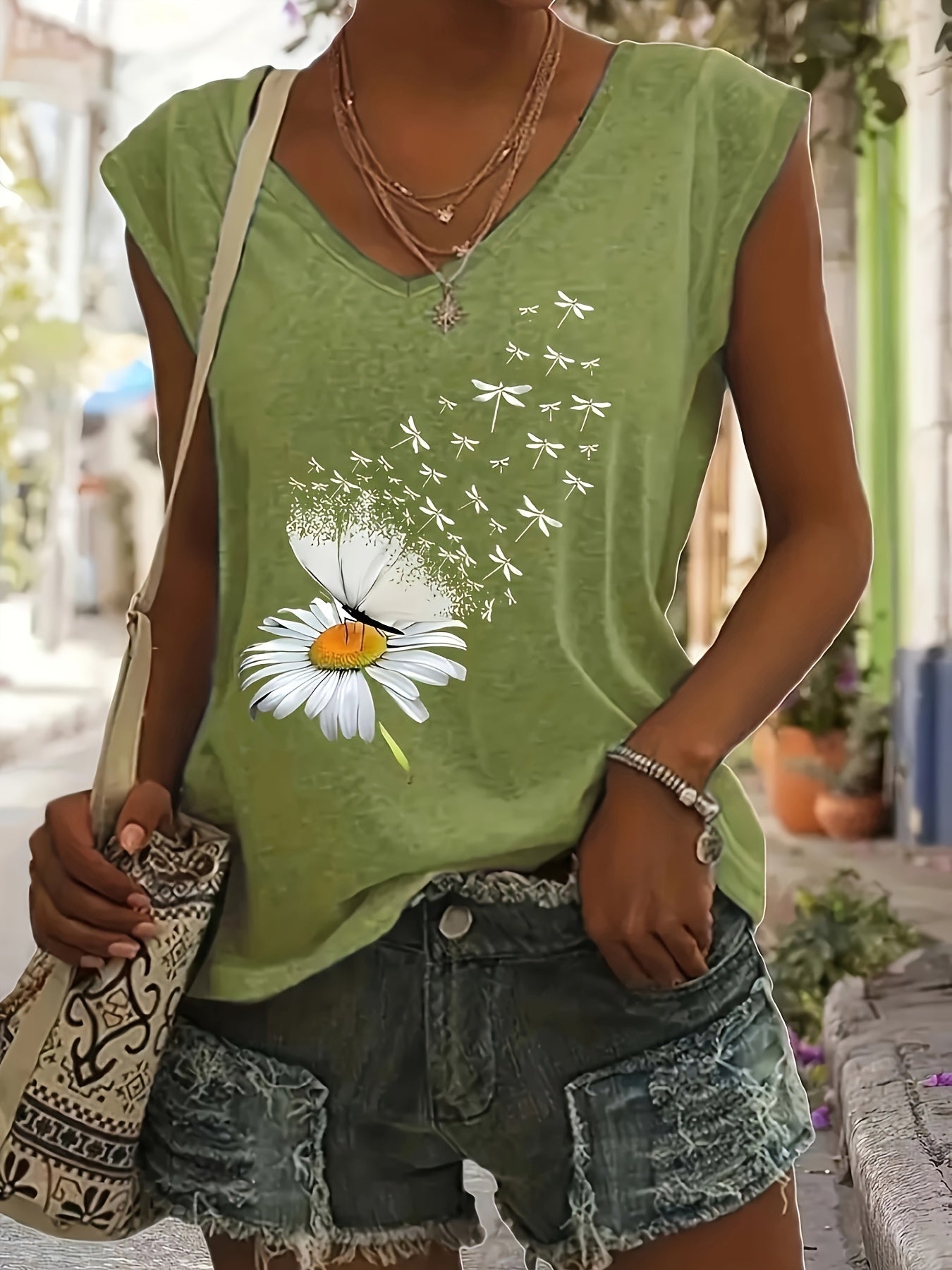 Plus Size Women's V-Neck Short Sleeve T-Shirt Black White Daisy Butterfly Casual Fit