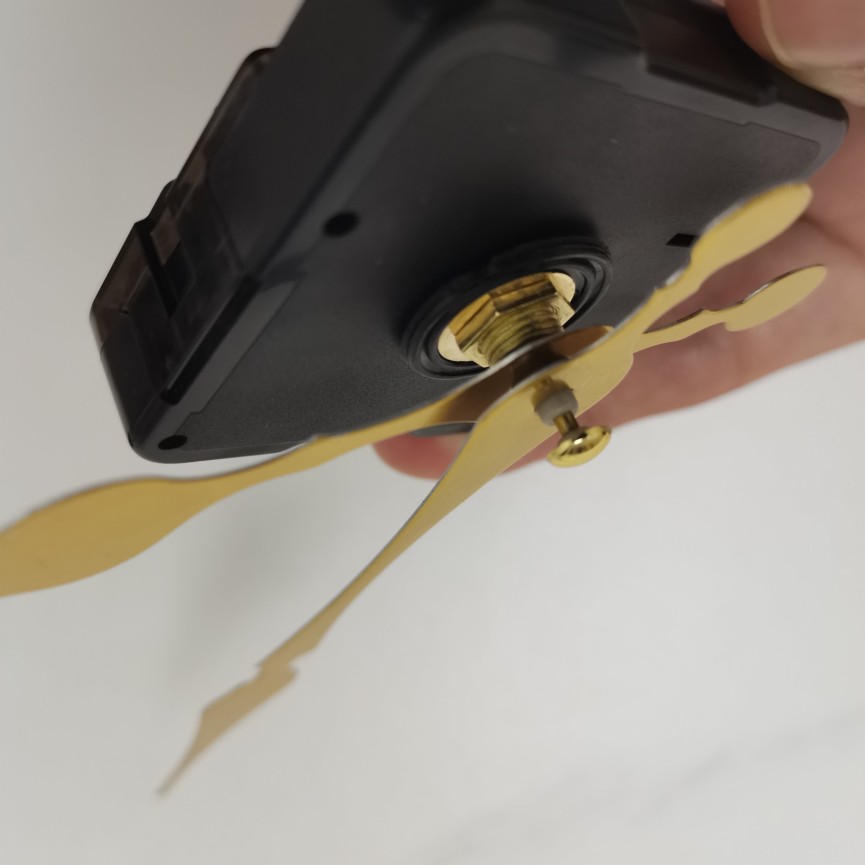 DIY Quartz Clock Kit with Metal and Plastic Parts for Home Decoration and DIY Projects