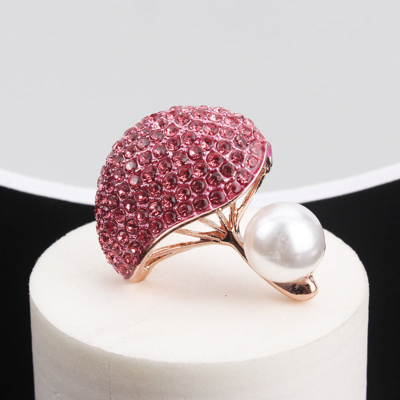 Chiroyli va zamonaviy vintage qo'ziqorin broshka, porlaydigan rhinestone'lar bilan bezatilgan - O'ziga xos notekis dizayn, ko'ylaklar va sviterlarga uslub qo'shish uchun ideal.