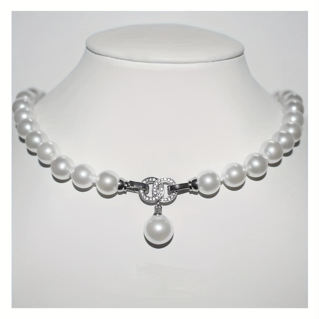 Красивое ожерелье с подвеской в виде двойного круга, украшенное пресноводными жемчугами, изысканный и притягательный стиль, без покрытия - универсальный и стильный аксессуар для повседневной носки.
