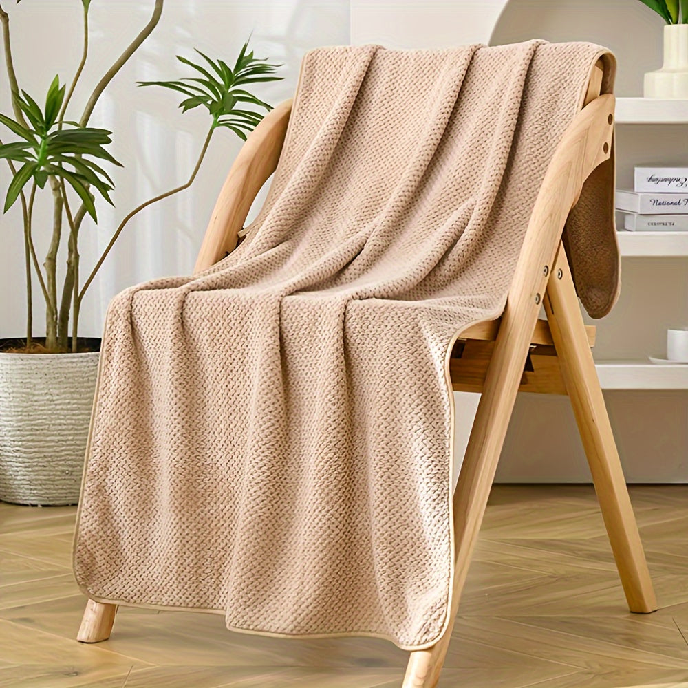 Большое полотенце для ванной с узором в виде больших ананасов, изготовленное из ультратонкого микрофибры, обладает высокой впитываемостью и мягкостью, подходит для различных условий, доступно в нескольких цветах.