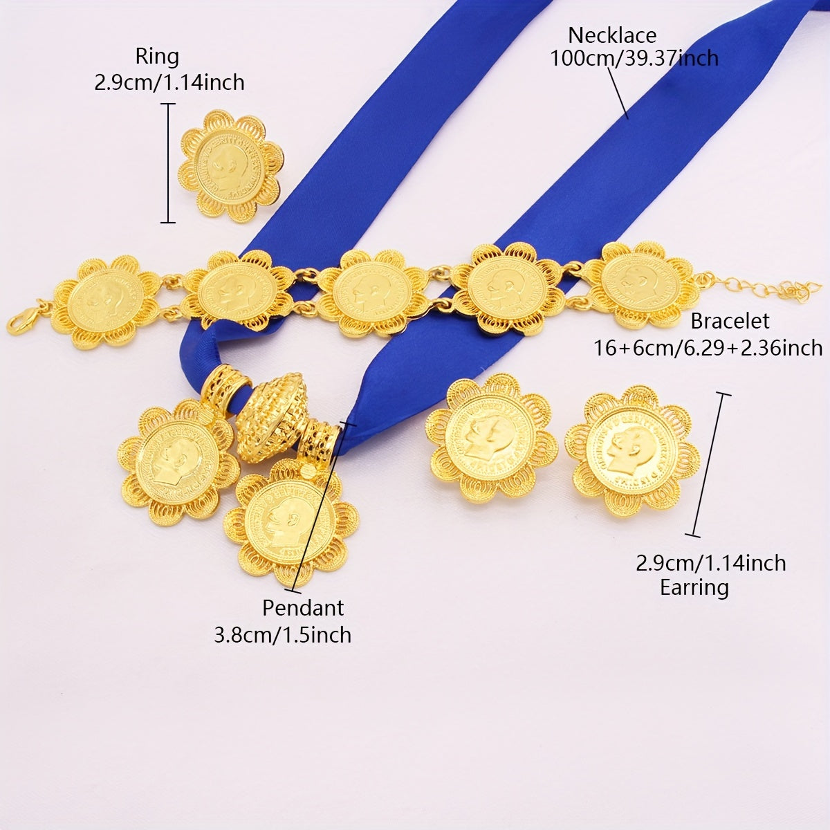 5 ta qismdan iborat hashamatli zargarlik to'plami, shu jumladan, taqinchoqlar, marjon, bilaguzuk va uzuk. Bir nechta ranglarda tanlash uchun muhr va gullar chetiga ega dizaynni o'z ichiga oladi. An'anaviy kelin kiyimlari uchun mukammal.