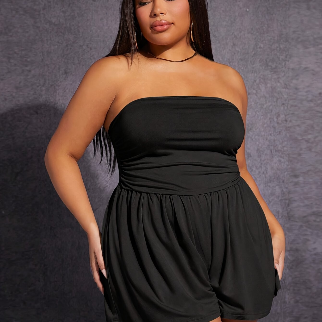 Keng ko'krakli, cho'ntakli, elastik, bir rangli plus o'lchamli off-shoulder romper, bahor va yoz uchun