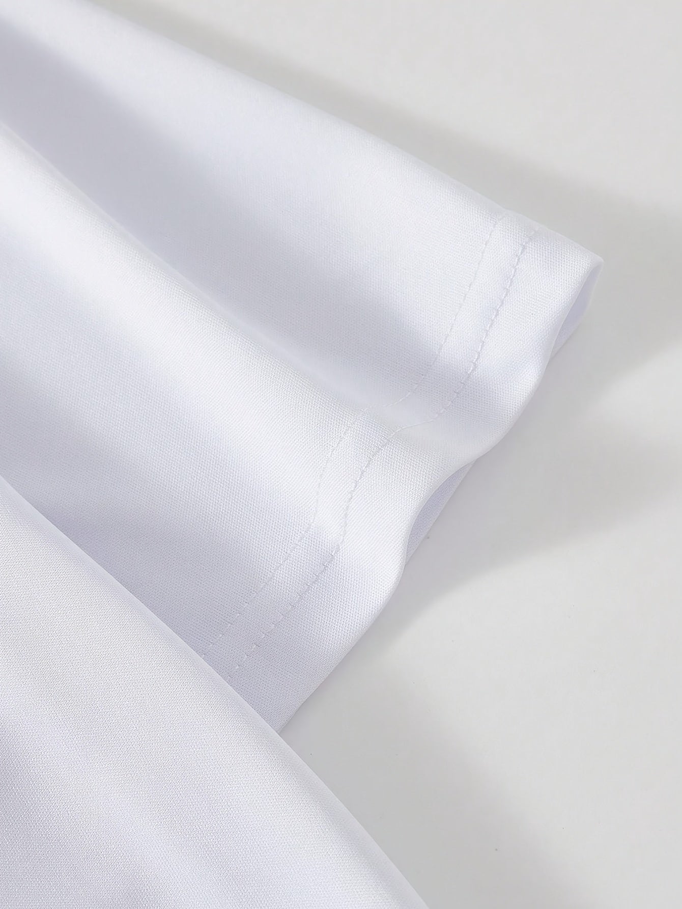 100% Paxta Erkaklar uchun "Nah... Men Yaxshi" dizayni bilan grafik futbolka. Yengil, erkin kesim, yumshoq bo'yin va qisqa yenglar bilan. Mashinada yuvish mumkin va katta o'lchamlarda mavjud.