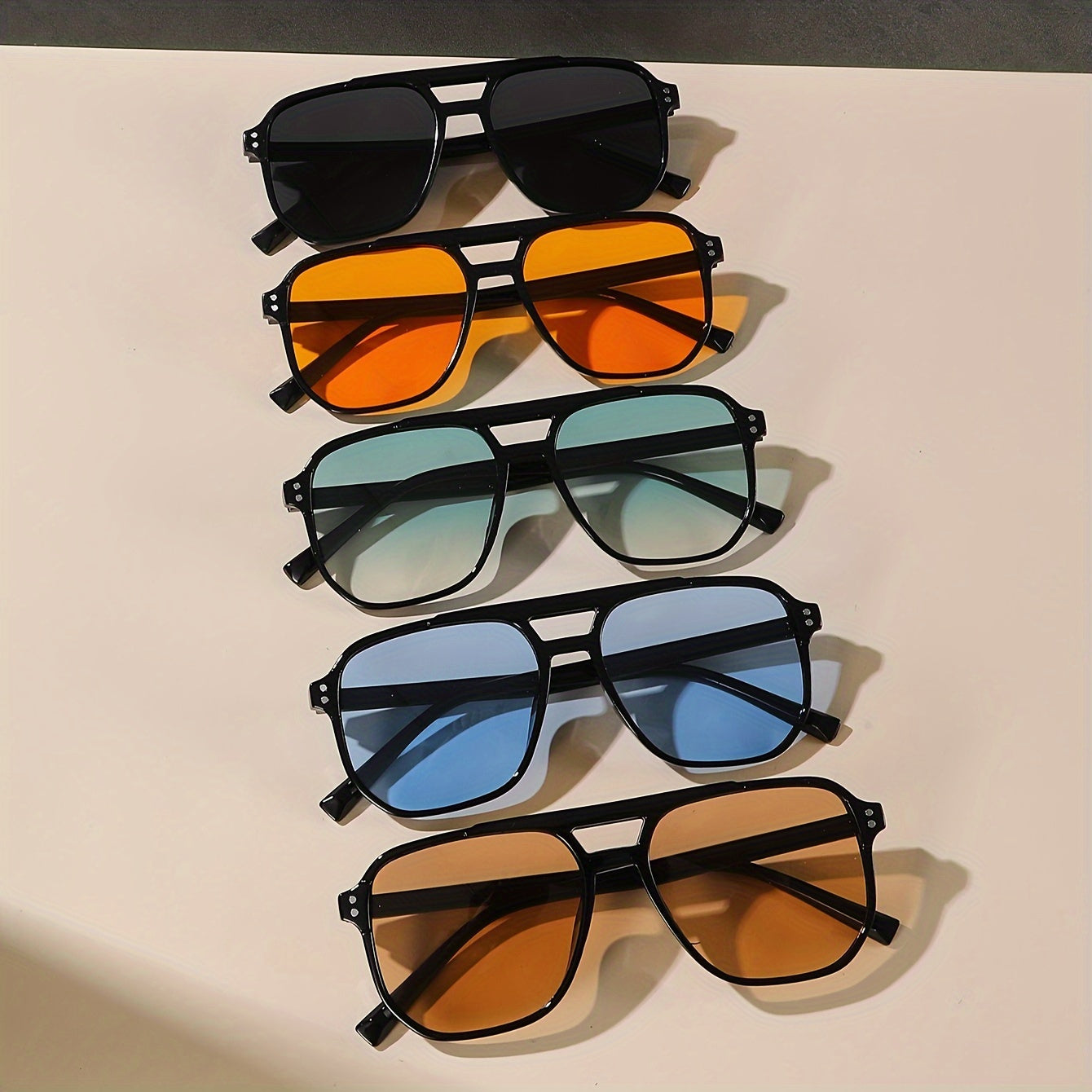 Gafas de sol cuadradas geométricas para mujer con lentes de color y montura grande de borde plano