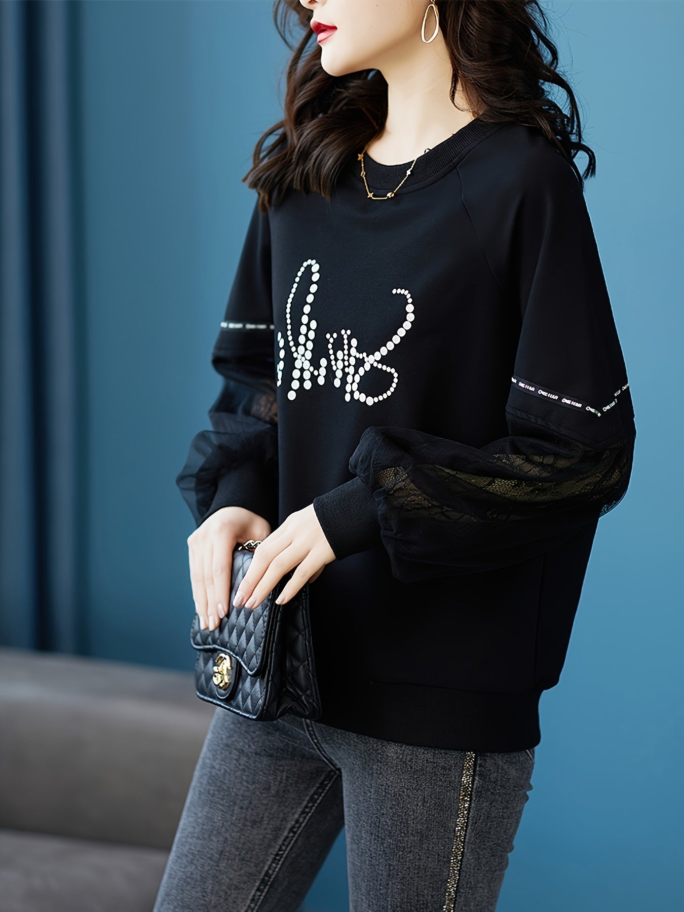 Women's Black Oversized Letter Print Sweatshirt Polyester Casual Top with Pockets