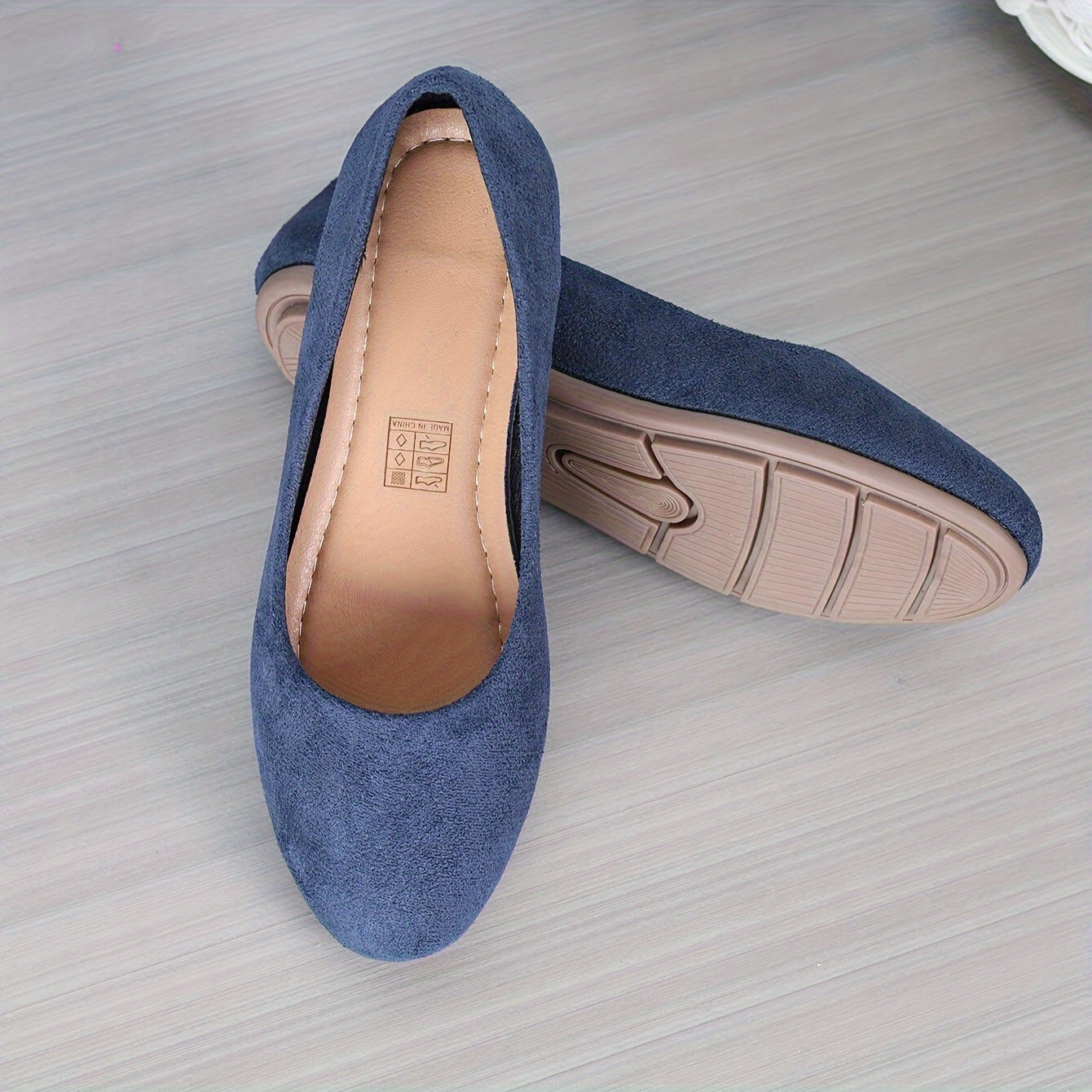 Women's Solid Color Minimalist Flats Lightweight Slip-On Walking Shoes