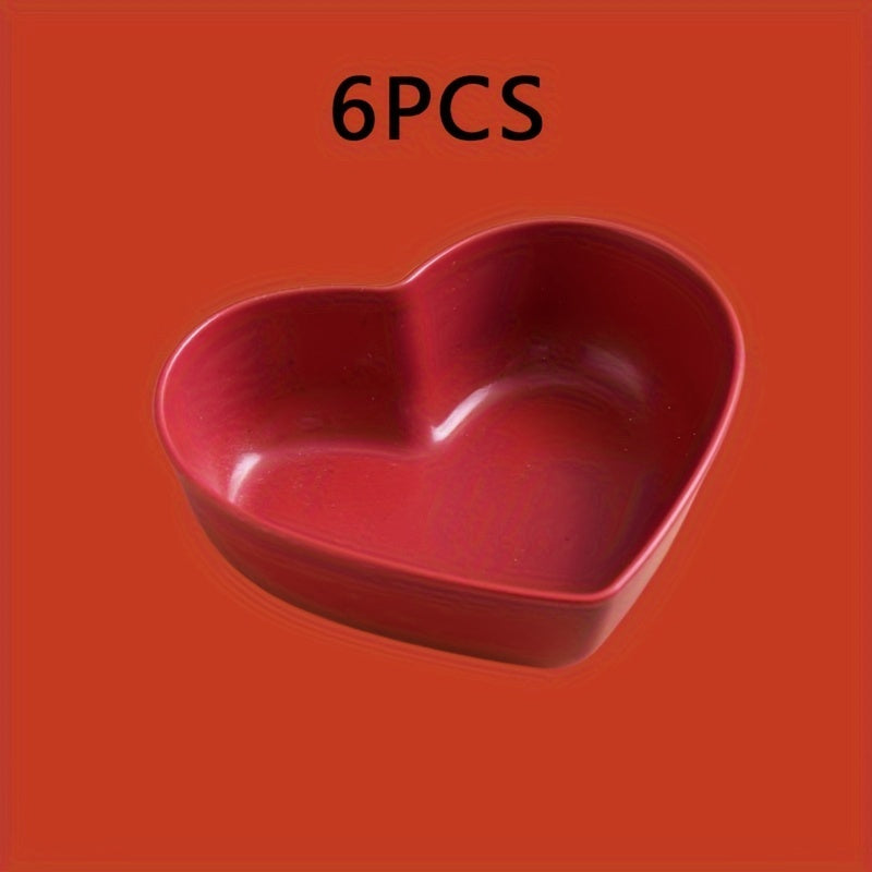 Seis cuencos en forma de corazón hechos de paja de trigo para salsas, condimentos y aperitivos